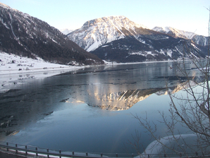 Vorweihnachtliche Stille am Reschensee